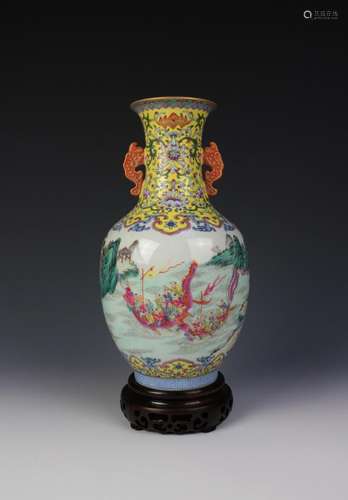 CHINESE PORCELAIN FAMILLE ROSE VASE