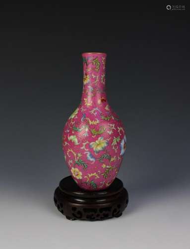 CHINESE PORCELAIN RED GROUND FAMILLE ROSE VASE