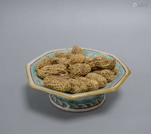 CHINESE PORCELAIN FAMILLE ROSE DISH WITH PEANUT