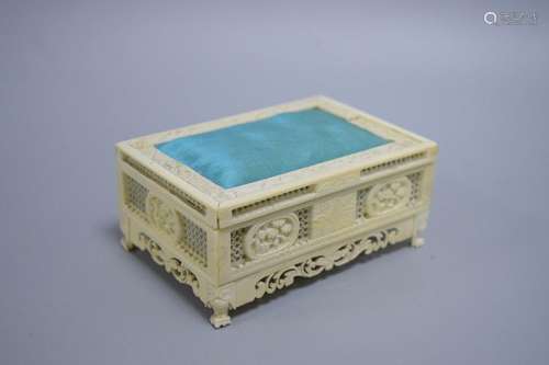 CHINESE BONE CARVED SQUARE BOX