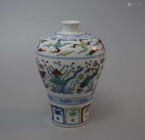 CHINESE PORCELAIN BLUE AND WHITE DOUCAI MEIPING VASE