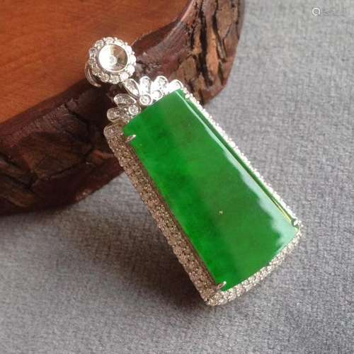 NATURAL JADEITE 18K GOLD DIAMOND SQUARE PLAQUE PENDANT