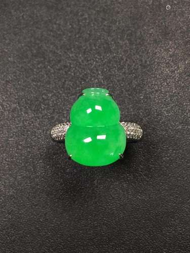 NATURAL JADEITE 18K GOLD DIAMOND GOURD WOMAN'S RING