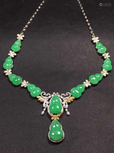 NATURAL JADEITE 18K GOLD DIAMOND GOURD NECKLACE