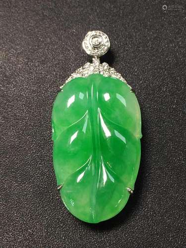 NATURAL JADEITE 18K GOLD DIAMOND LEAF PENDANT