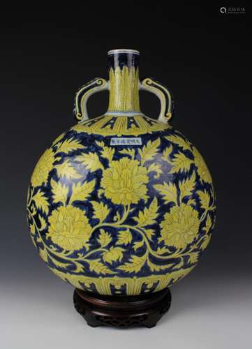 CHINESE PORCELAIN YELLOW AND BLUE FLOWER MOONFLASK VASE