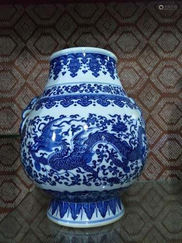 CHINESE PORCELAIN BLUE AND WHITE FLOWER ZUN VASE