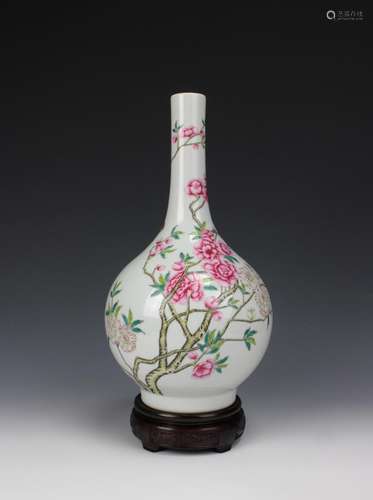 CHINESE PORCELAIN FAMILLE ROSE FLOWER VASE