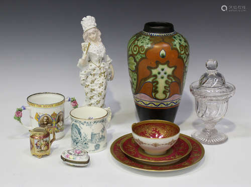 A mixed group of decorative ceramics and glass