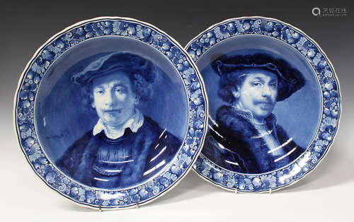 A pair of Joost Thooft & Labouchere (Royal Delft) Delft circular wall chargers