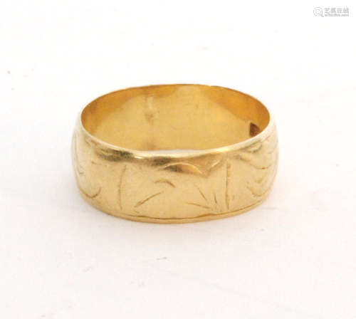 An 18ct hallmarked D shaped wedding ring with part engraved decoration