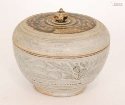 A 14th Century South East Asian Sawankhalok underglazed black ware circular box and cover