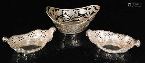 A pair of Edwardian pierced and embossed boat shaped sweetmeat dishes