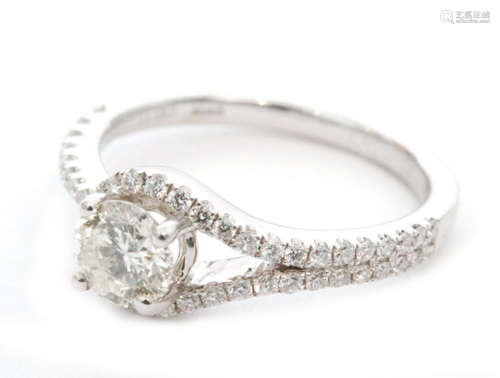 An 18ct white gold diamond ring