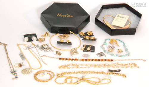 A parcel lot of costume jewellery items to include Napier