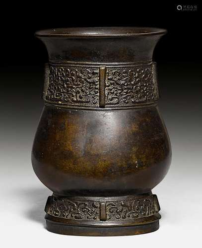 ARCHAISIERENDE BRONZE-VASE.