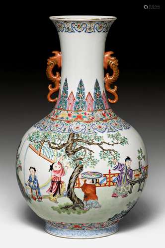 FEINE FAMILLE ROSE-VASE.