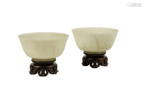 PAIR OF WHITE JADE CHRYSANTHEMUM BOWLS, QING DYNASTY, 19TH CENTURY