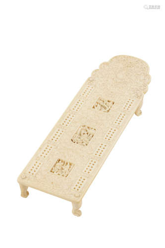 CANTON CARVED IVORY CRIBBAGE BOARD, QING DYNASTY, 19TH CENTURY