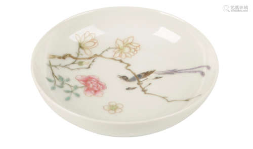 SMALL FAMILLE ROSE CIRCULAR DISH, REPUBLIC PERIOD