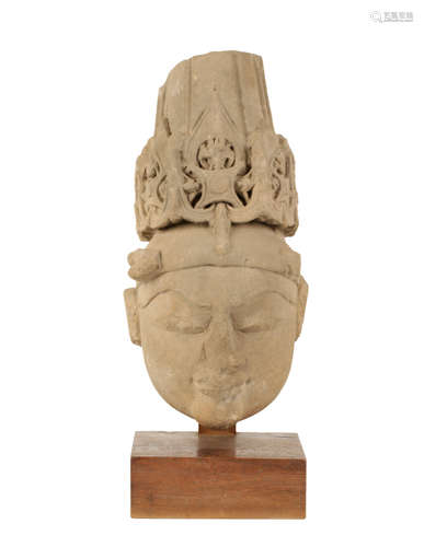 CARVED SANDSTONE HEAD OF A BODHISATTVA, KUSHAN STYLE