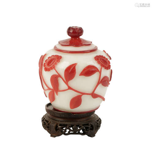 SMALL PEKING GLASS COVERED JAR, QING DYNASTY, LATE 19TH CENTURY