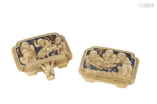 PAIR OF IVORY AND BLUE PAINTED BELT BUCKLES, QING DYNASTY