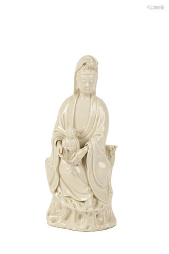 BLANC DE CHINE FIGURE OF GUANYIN, 17TH CENTURY