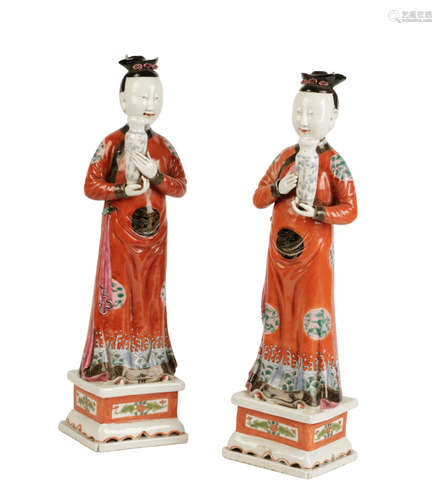 PAIR OF EXPORT PORCELAIN FIGURES