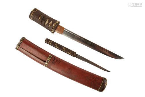 GOOD LACQUER AND BRONZE MOUNTED SHORT SWORD (TANTO)