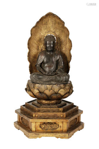 LARGE LACQUER AND GILTWOOD SEATED AMIDA BUDDHA, EDO PERIOD, 18TH CENTURY