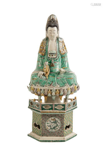 FAMILLE VERTE SEATED GUANYIN, KANGXI PERIOD