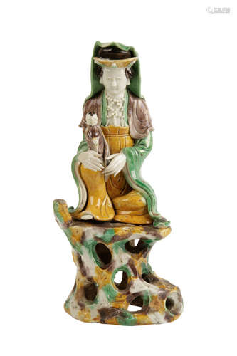 FAMILLE VERTE SEATED GUANYIN, KANGXI PERIOD