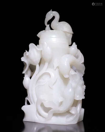 HETIAN JADE VASE