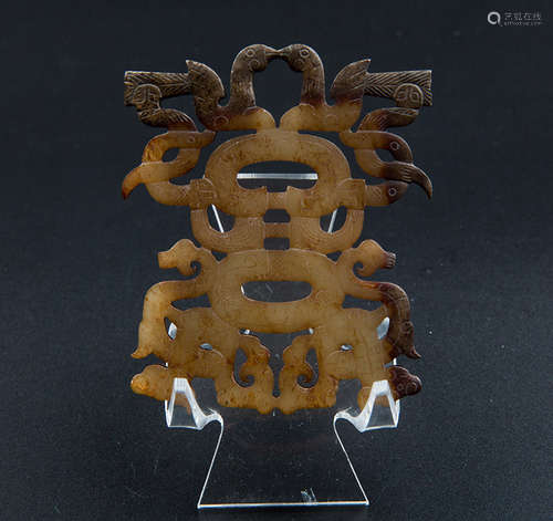 A FINE CARVED PENDANT