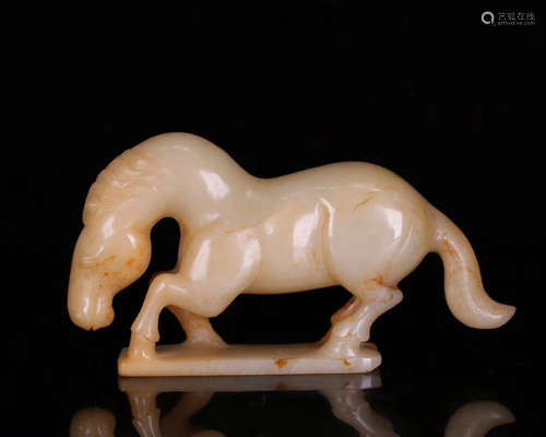 A HETIAN JADE HORSE ORNAMENT