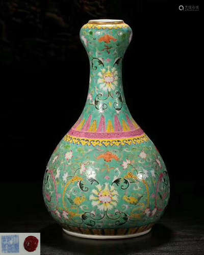 DAQING QIANLONG NIANZHI MARK FAMILLE-ROSE BOTTLE VASE