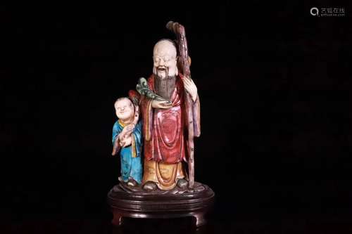 A SHOUSHAN STONE OLD MAN AND CHILD ORNAMENT