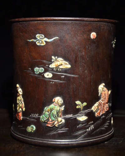 A ZITAN PEN HOLDER CARVED WITH FIGURE STORIES