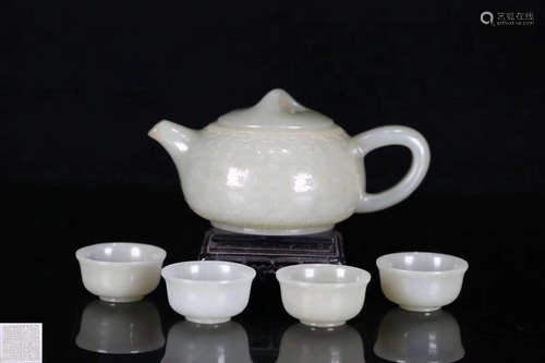 A SET OF HETIAN JADE EWER AND CUPS