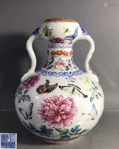 A DAQING QIANLONG NIANZHI MARK BUTTERFLY RUYI VASE