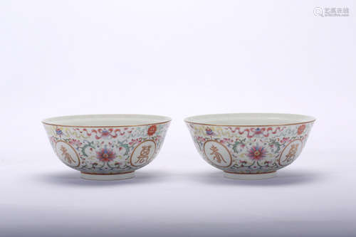 Pair of Chinese famille rose porcelain bowls, Qianlong