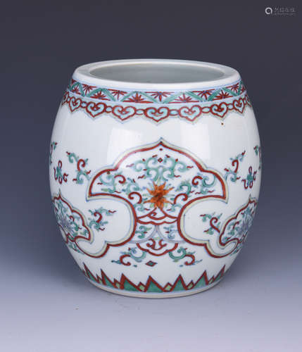 Chinese Doucai porcelain jardiniere, Qing Dynasty.