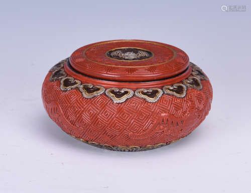 Chinese red glaze porcelain box with lid, Qianlong