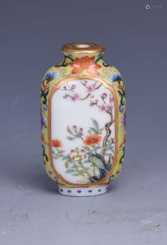 Chinese famille rose porcelain snuff bottle, Qianlong