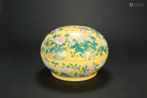 Chinese famille rose porcelain box.