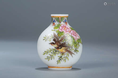 Chinese enamled glass snuff bottle.