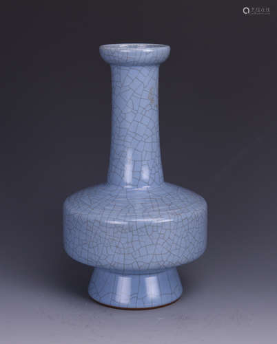 Chinese blue glaze porcelain vase, Yongzheng mark.