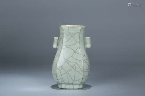 Chinese Guan ware celadon porcelain vase, Qianlong Mark