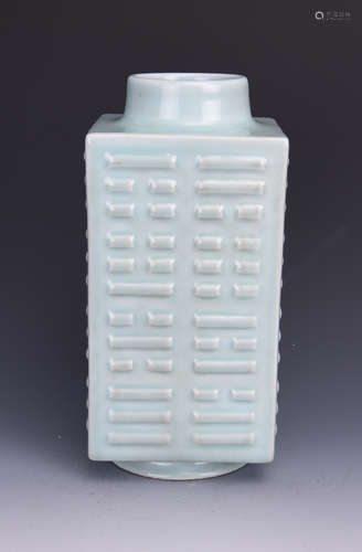 Chinese celadon porcelain Cong vase, Qianlong mark.